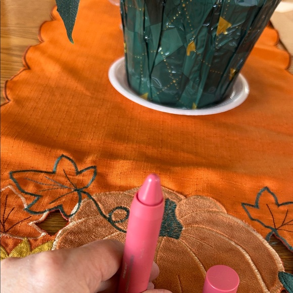 Revlon ColorBurst Matte Balm in 205 Elusive. NWT - Picture 3 of 3